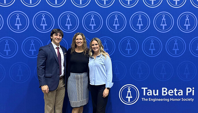 (L-R) Matt Manduca ’25, Susan Freudzon, PhD and Maeve O’Connell ’25